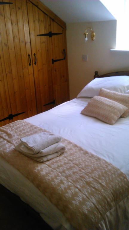 The Glan Yr Afon Inn Holywell  Habitación foto