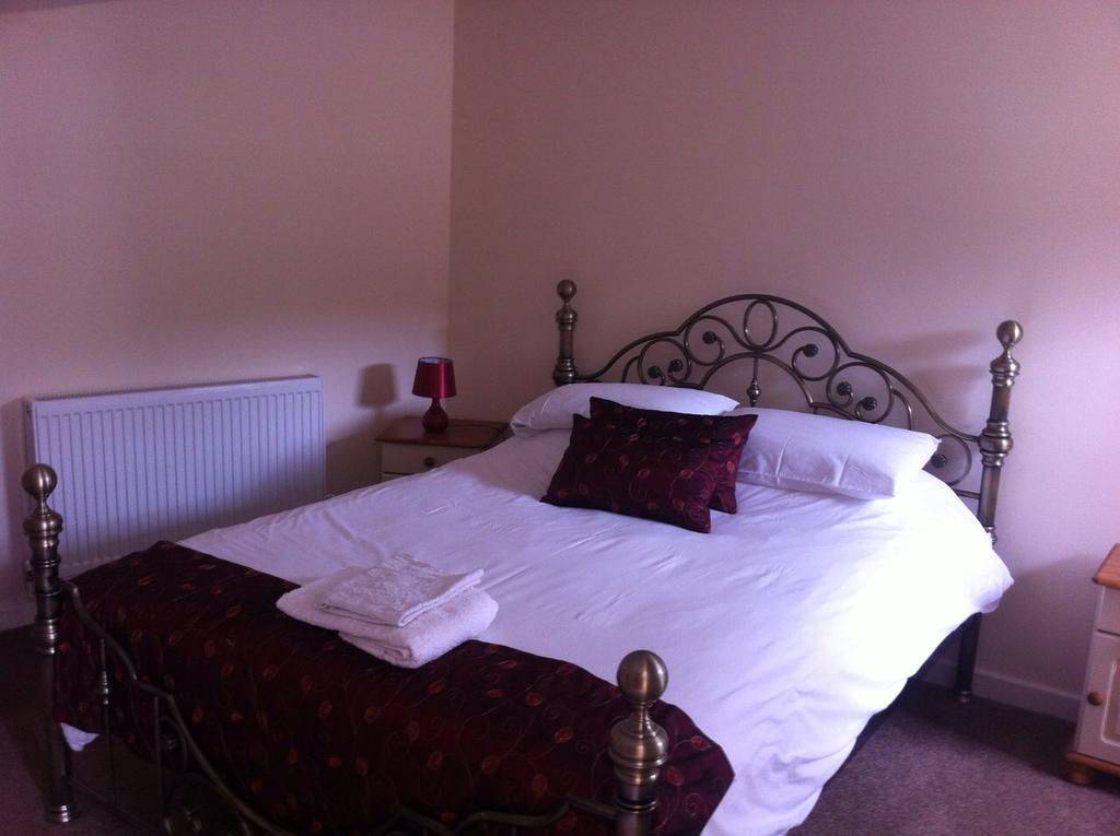 The Glan Yr Afon Inn Holywell  Habitación foto