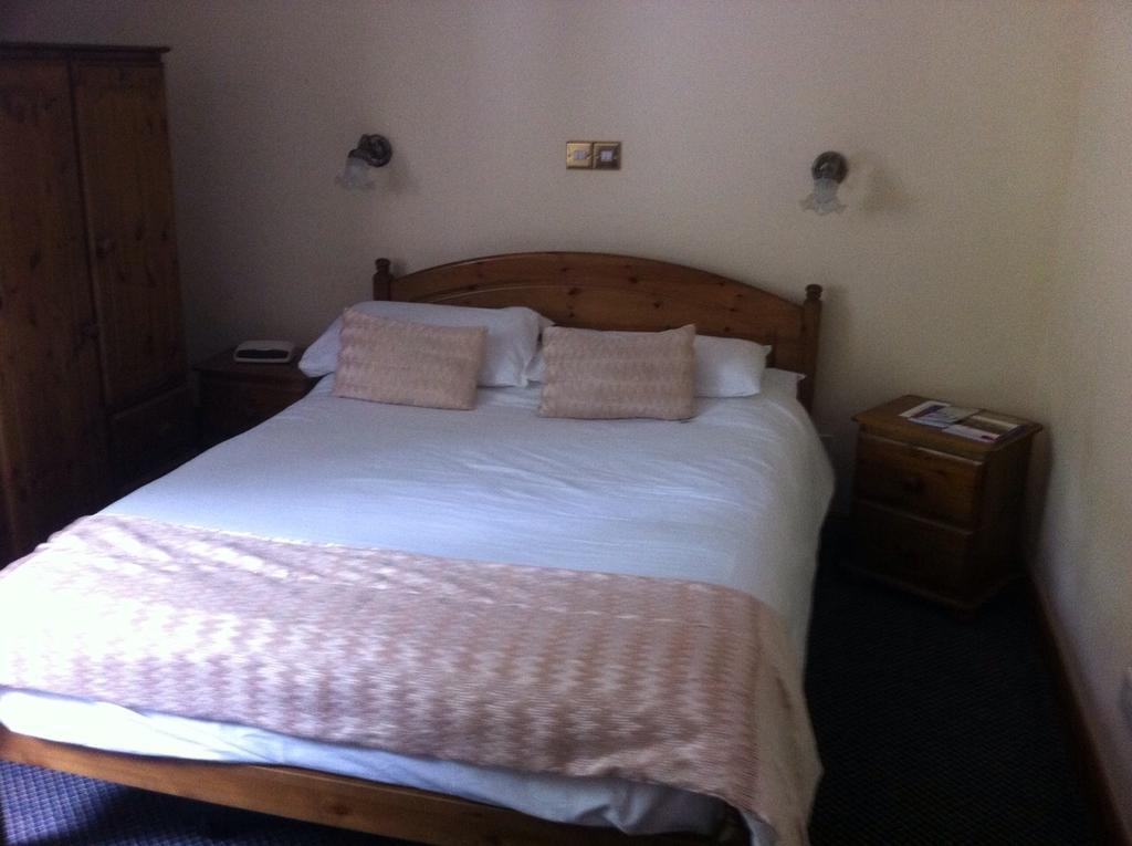 The Glan Yr Afon Inn Holywell  Habitación foto