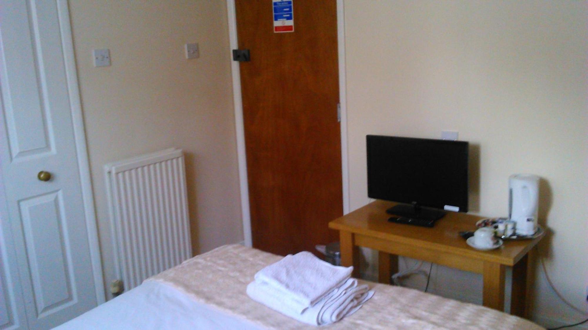 The Glan Yr Afon Inn Holywell  Habitación foto